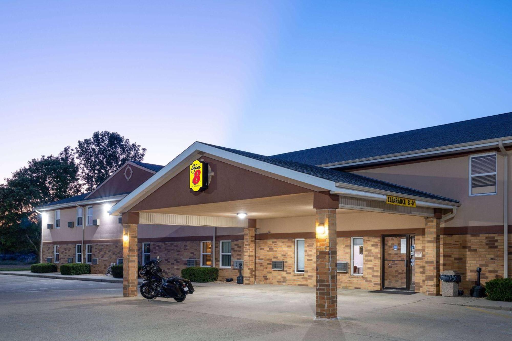 ซูเปอร์ 8 บาย วินด์แฮม แมตตูน Hotel Mattoon ภายนอก รูปภาพ
